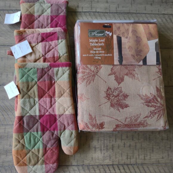 Harvest Maple Leaf Fall Autumn Tablecloth & 3 Oven Mitts NWT - Picture 1 of 7